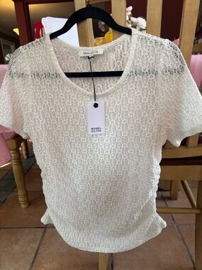 Rose & Olive Cream Lace-Knit Short Sleeve Tee